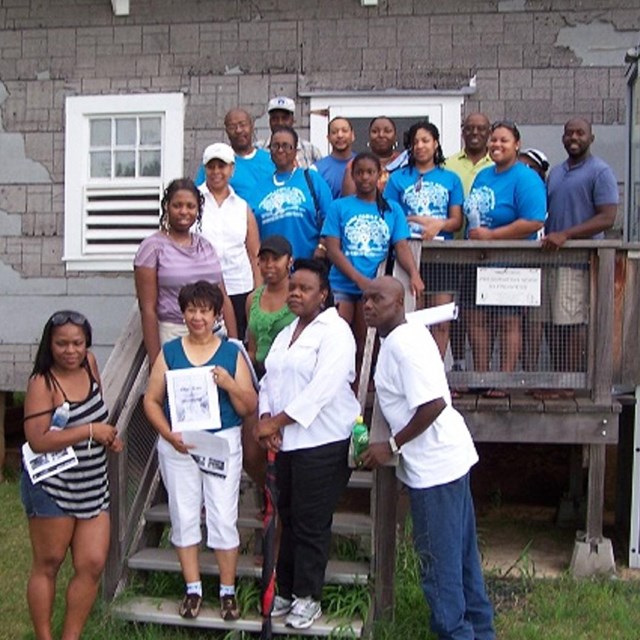 A family reunion gathered in front of the Oakland Plantation welcome pavilion.