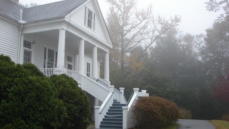 Image of Sandburg Home in fog