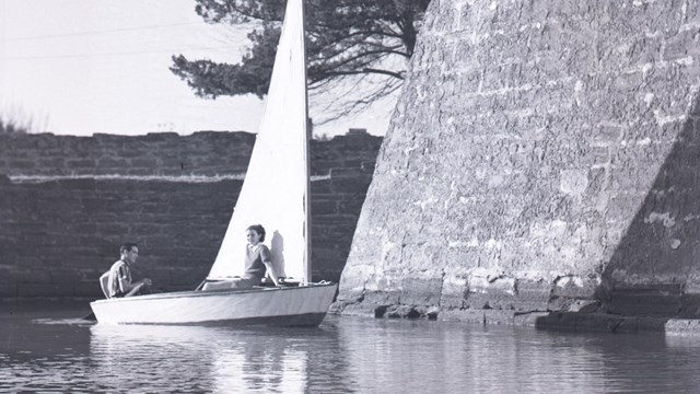 Visitors enjoying an afternoon sail in the fort's moat. Please keep all boats in the bayfront today