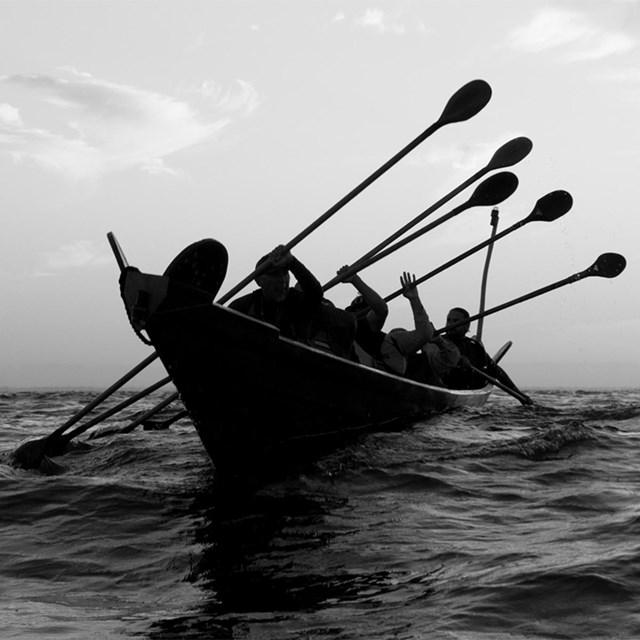 Chumash paddling a tomol. © Robert Schwemmer