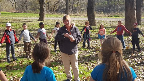Canal Teacher and Students learn about trees