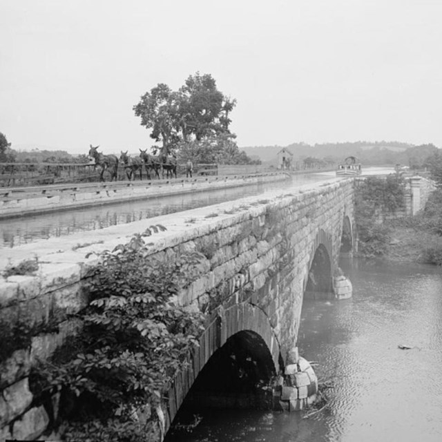 Navigates to a page with more information about C&O Canal Aqueducts