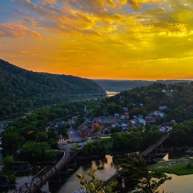 Overlook from Maryland Heights Trail of confluence of Potomac and Shenandoah River