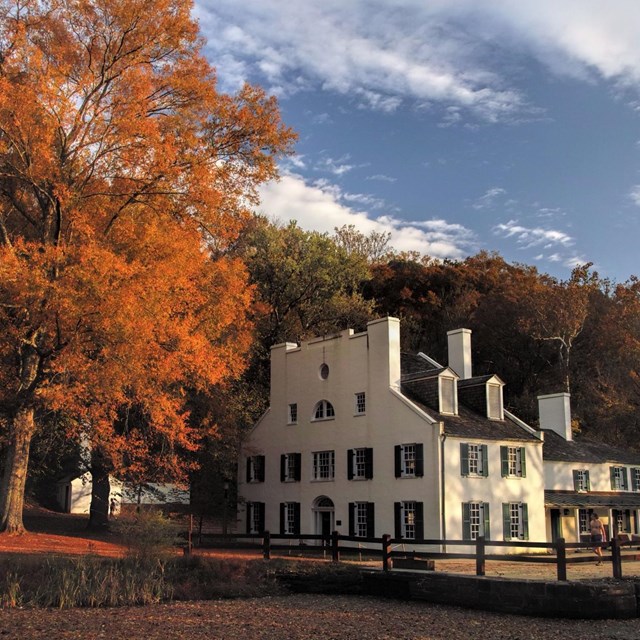 Great Falls Tavern in autumn