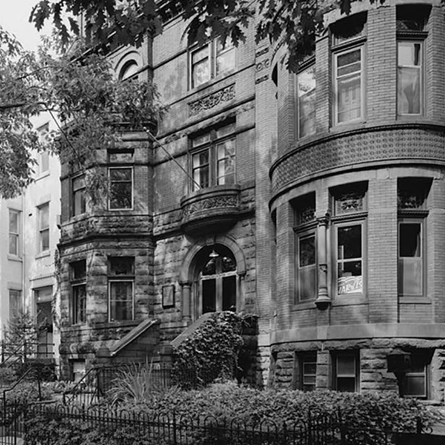 B&W photo of row homes in washington dc