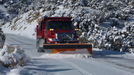 NPS snow plow clearing snow on Rim Rock Drive