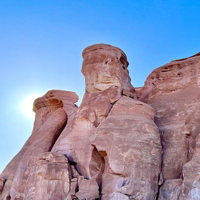 smooth khaki sandstone towers with brick red horizontal stripes