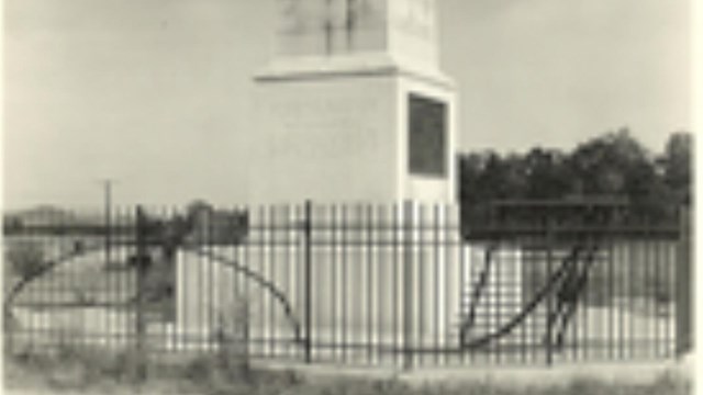 Black and white photo of U.S. Monument 