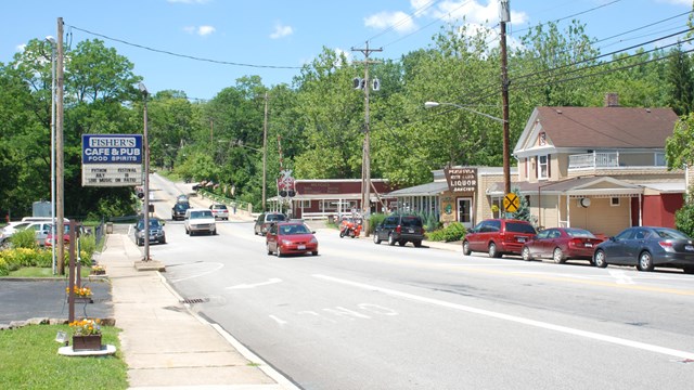 A road leads though the little town of Peninsula. Little buildings line the street.