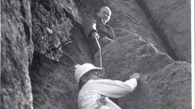 Fritz Wiessner and Lawrence Coveney climbing Devils Tower