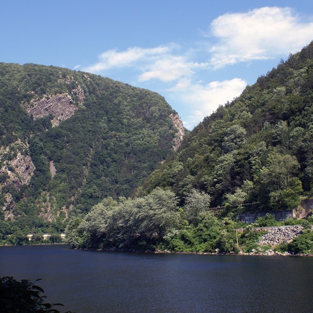 The Delaware Water Gap with Mount Tammany (left) and Mount Minsi (right) 
