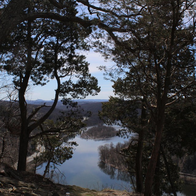 A view of arrow island from the red dot trail.