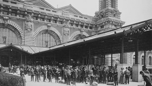 Immigrants line up outside of Ellis Island, photo circa 1910