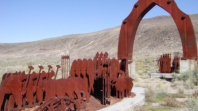 ruinas de paredes de ladrillos y piedras