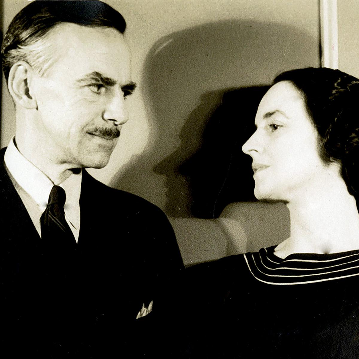 O'Neill historic casual photo closeup