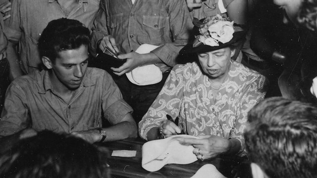 Eleanor Roosevelt addressing the troops