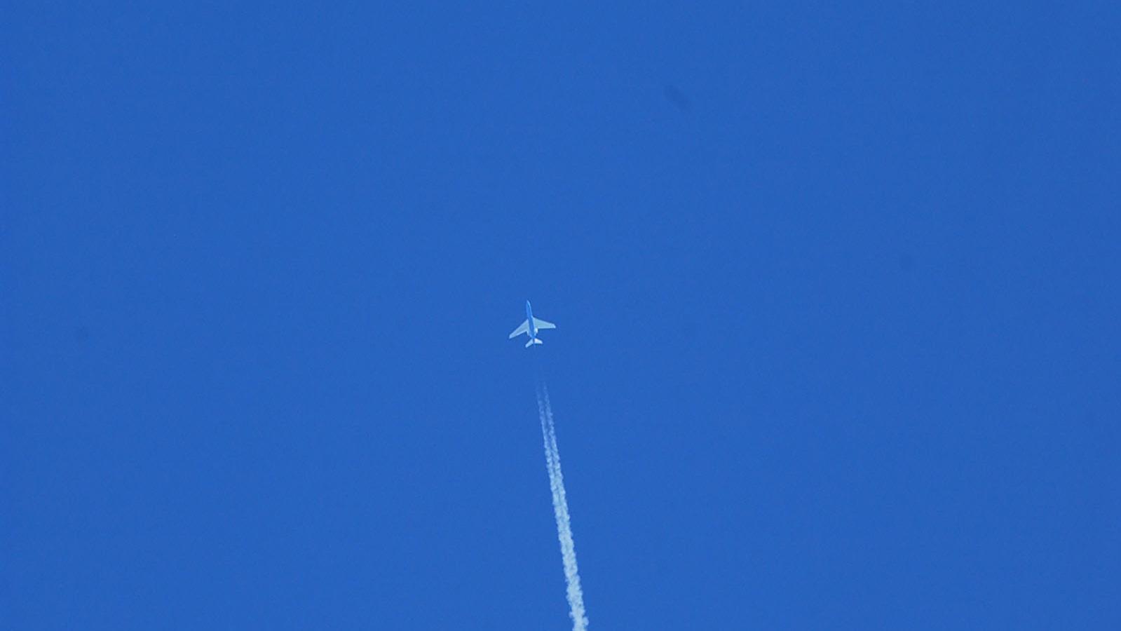Aircraft Contrails