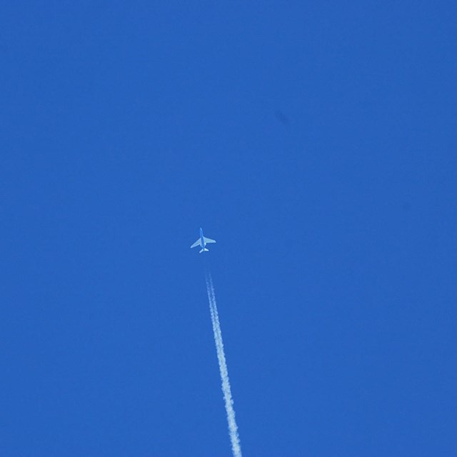 Aircraft Contrails