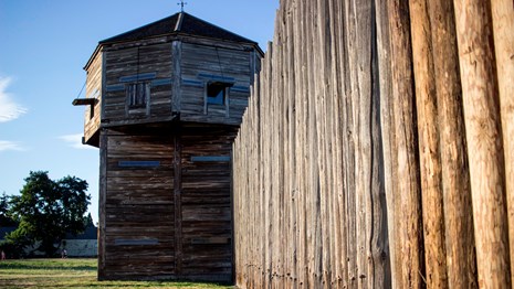 Photo of the bastion and wooden stockade at Fort Vancouver.