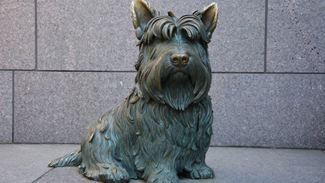 Sculpture of FDR's beloved dog Fala