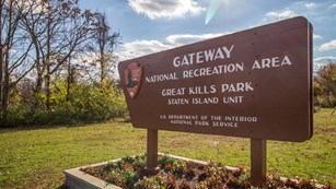 entrance sign at Great Kills park
