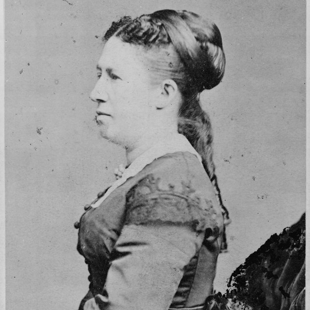 Black and white Portrait of Julia Grant facing to the left, wearing a dress