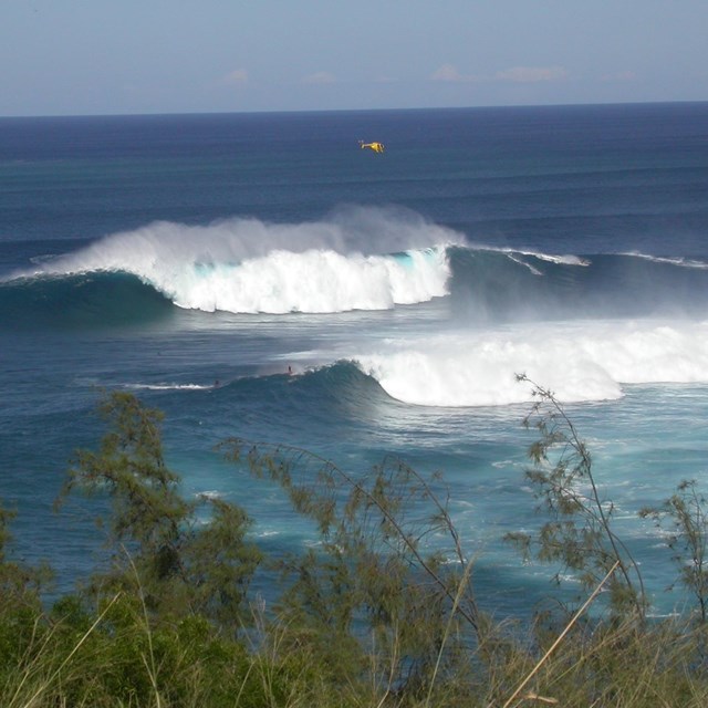 breaking ocean waves