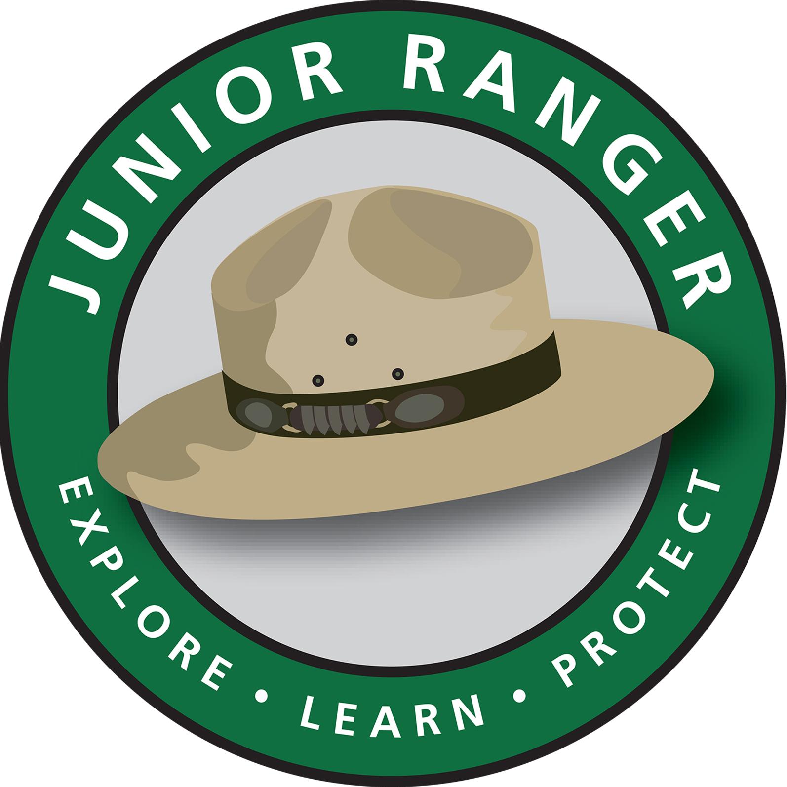 A ranger hat is centered in the middle of a green circle.