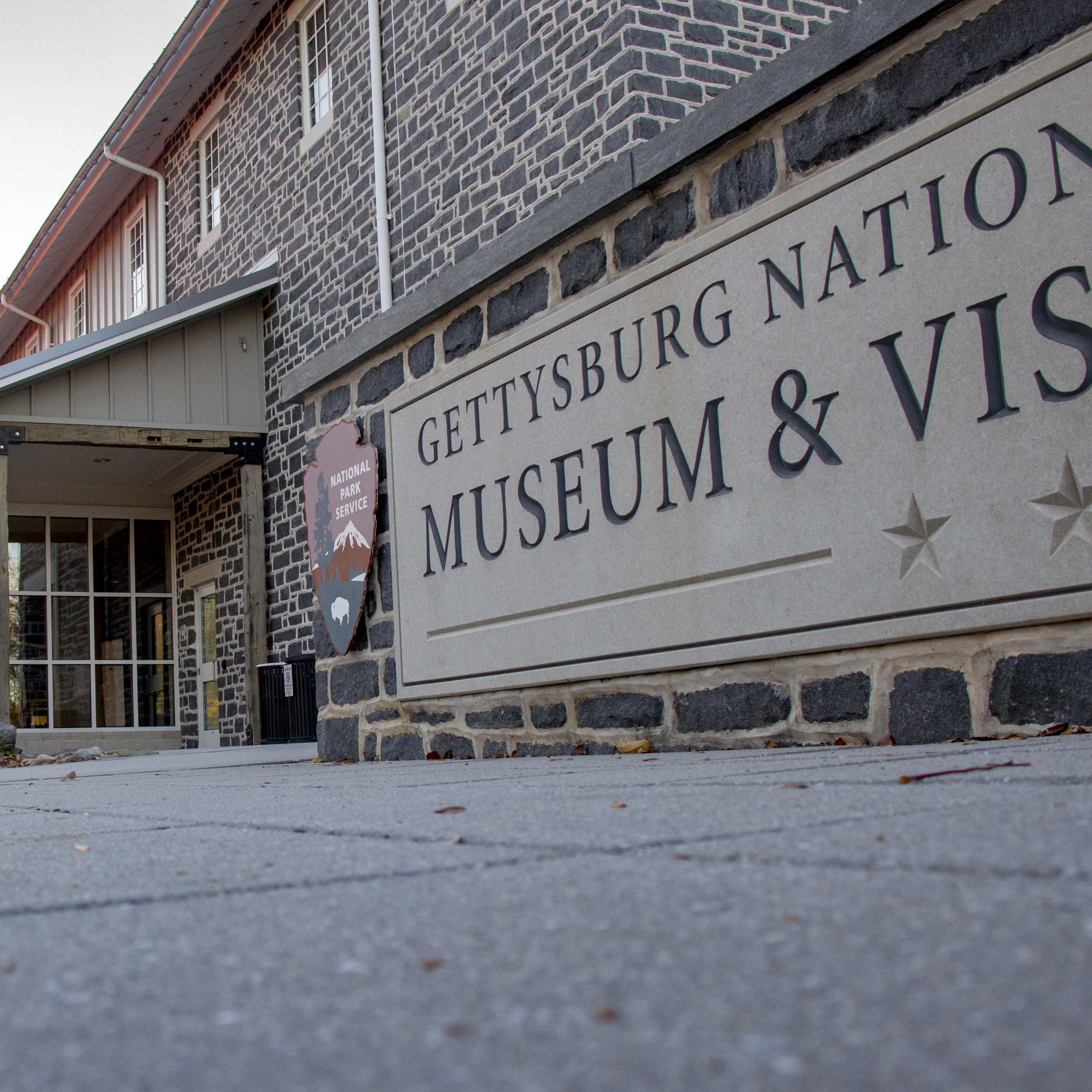 A vibrant tree behind the Gettysburg Museum and Visitor Center sign.