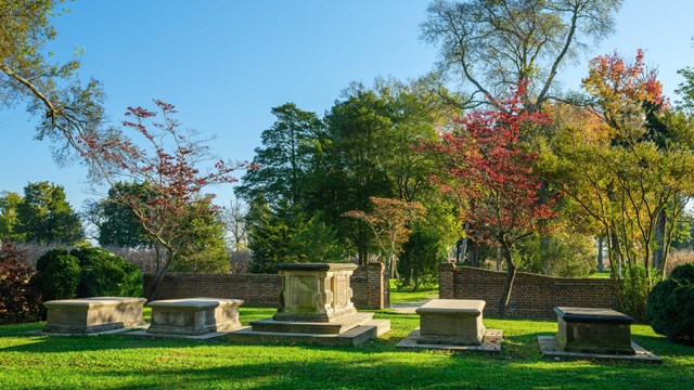 Stop 10: Washington Family Burial Ground