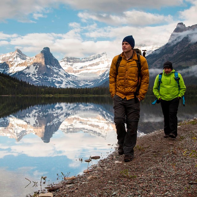 Visitors hiking along Cosley Lake 