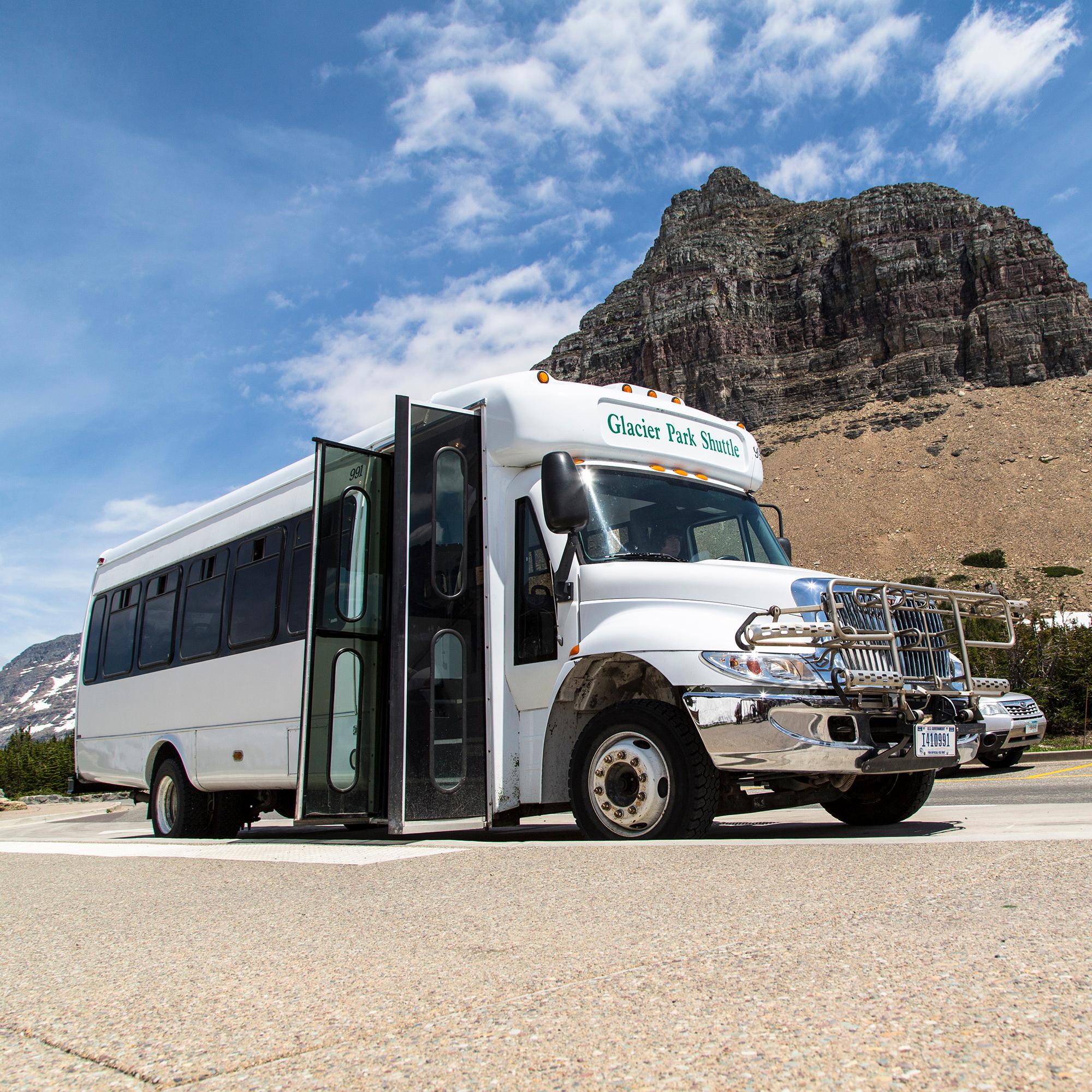 Park shuttle at Logan Pass