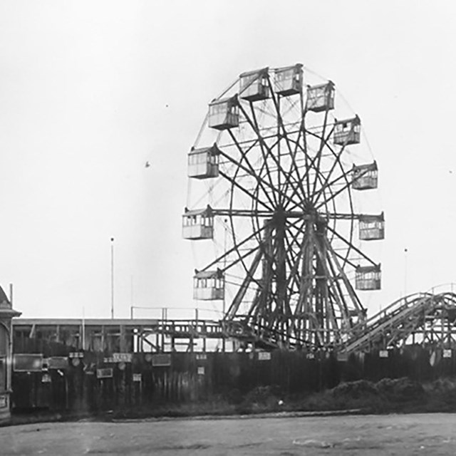 The Firth Wheel and Scenic Rail at Merrie Way