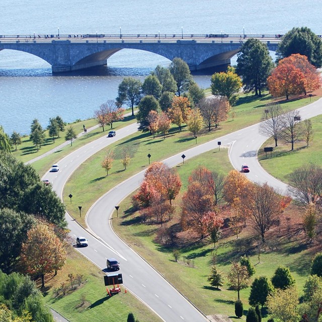 Aerial Image of Parkway and the Potomac River in the fall.