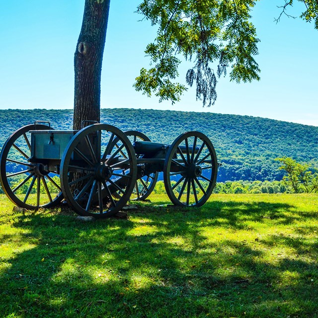 A canon replica from the civil war at the Bolivar Heights overlook.