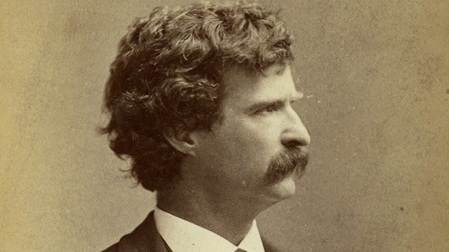 Black and white portrait of Mark Twain