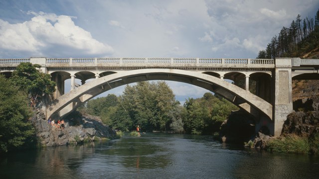 Concrete arch bridge spanning a river