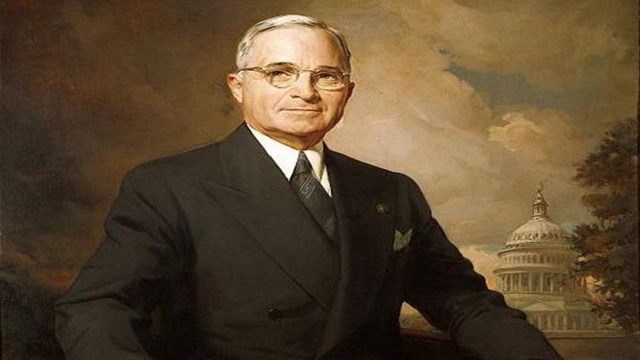 A painting of Harry S Truman, with US Capitol in the background