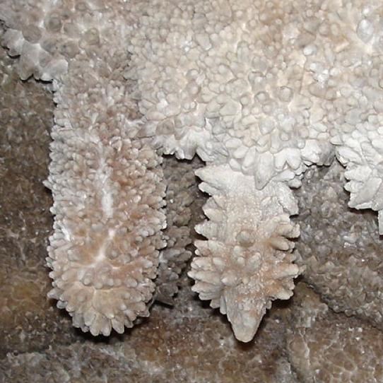 Nailhead spar stalactite