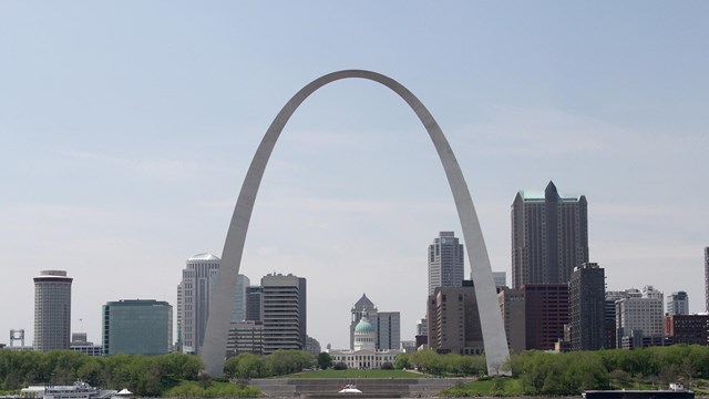 A view of the Gateway Arch from the Illinois side of the Mississippi river