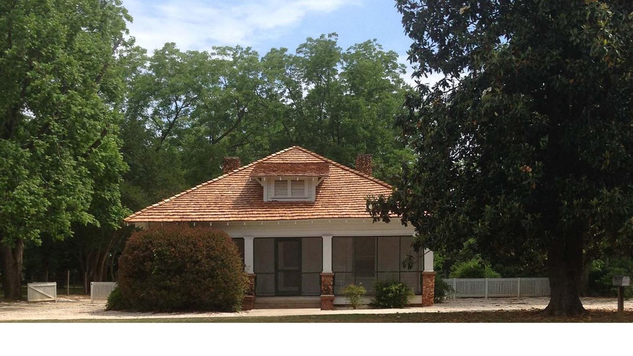 a front view of the Carter Boyhood Home in Archery, Georgia. 