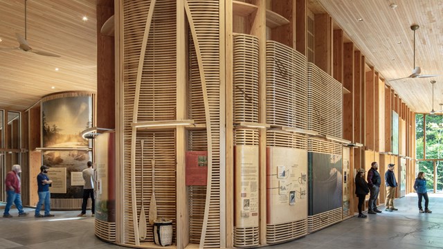 People view exhibits within Tekαkαpimək Contact Station.