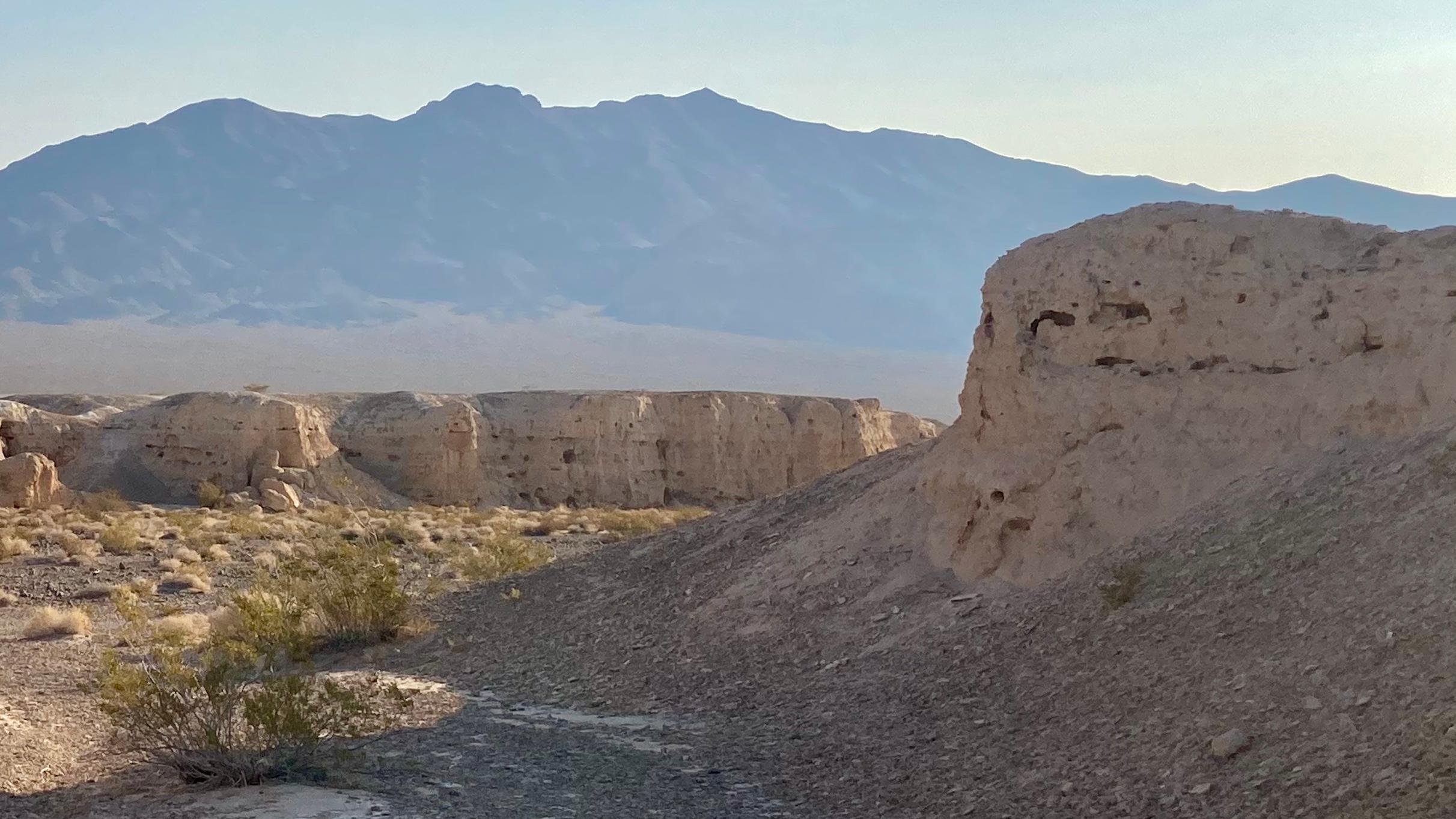 Geoscientist-In-The-Parks Intern, Esmeralda Elsrouji Hiking