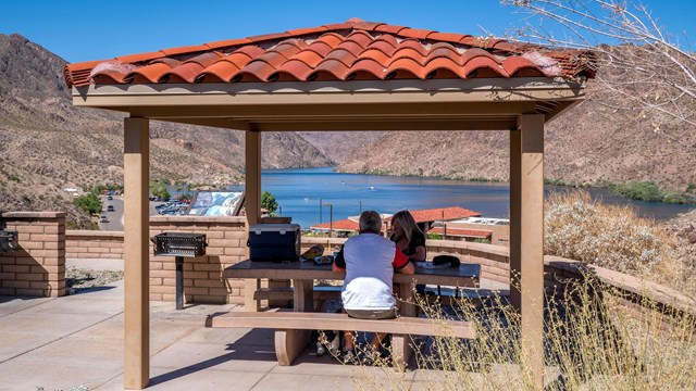 Picnic area at Willow Beach.