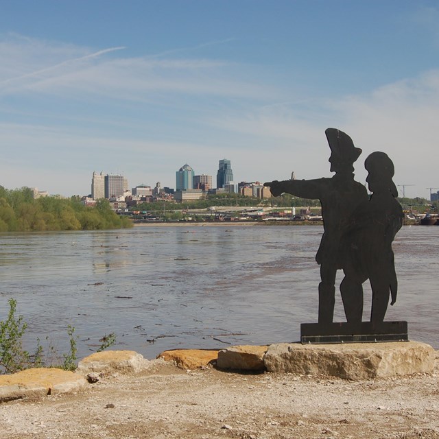 Lewis and Clark statues near river