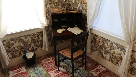 Image of Lincoln's writing desk