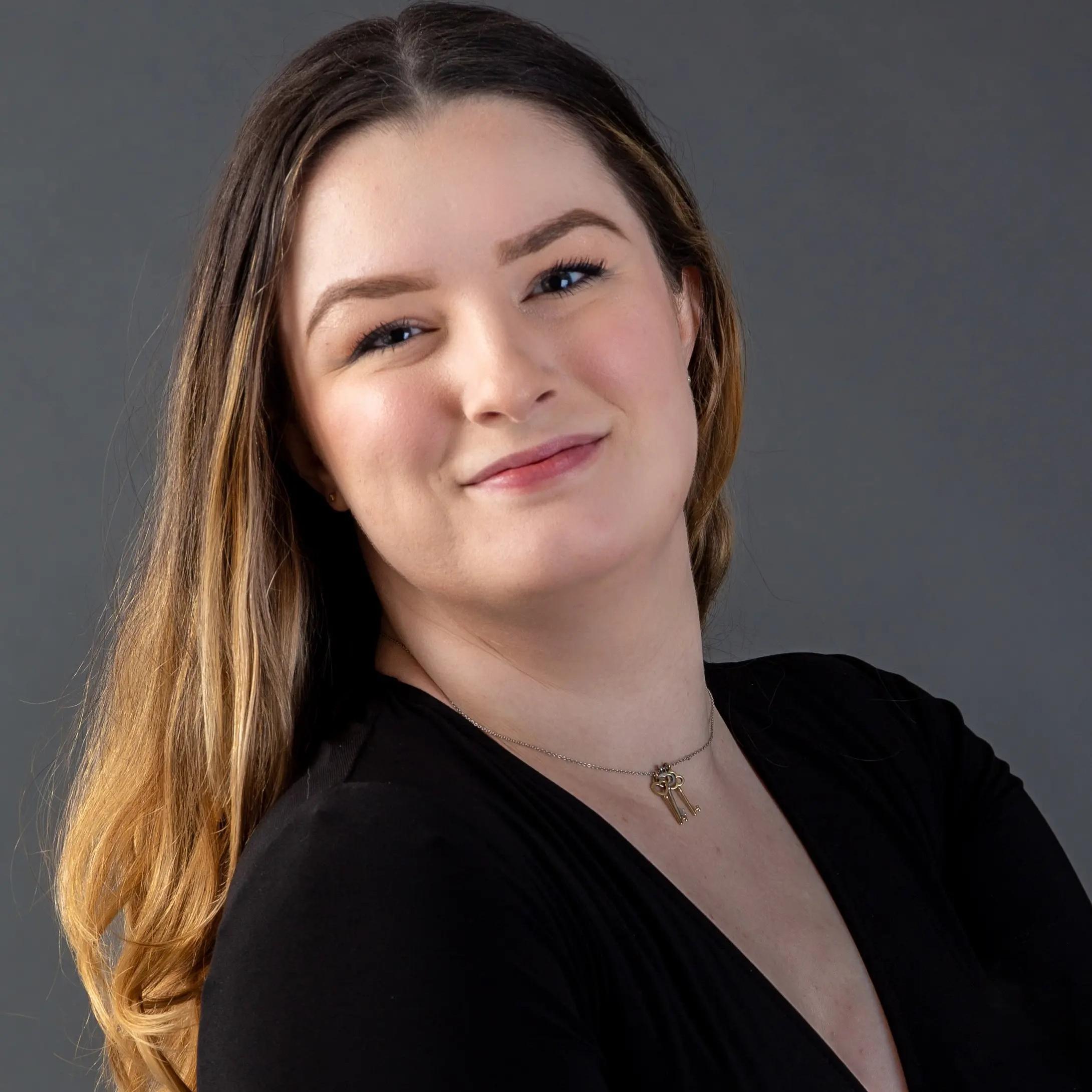 Headshot of Ava Dunton