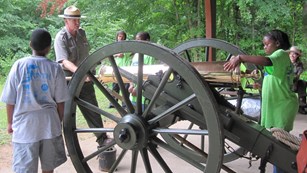 A Park Ranger teaches children about Civil War Artillery at Shiloh