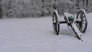 Canon in the snow at Fort Donelson