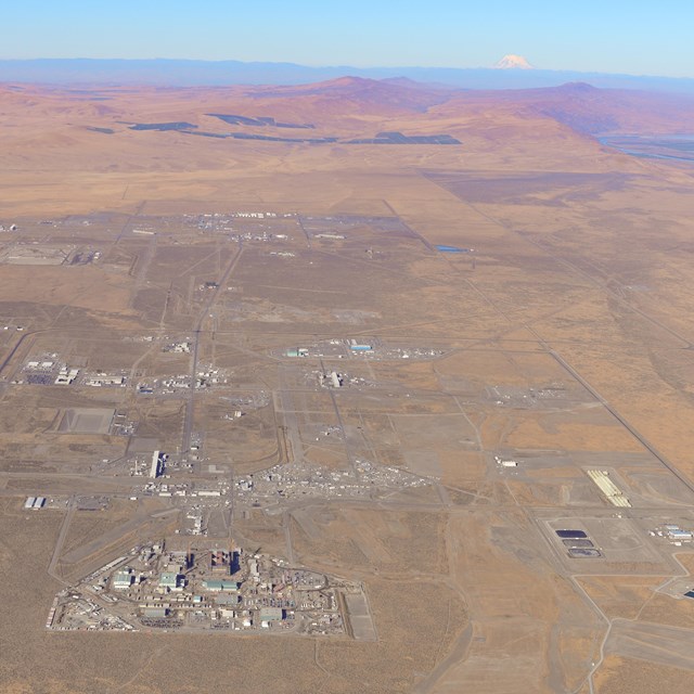 An aerial view of the Hanford Site showing buildings spreading out across the desert 
